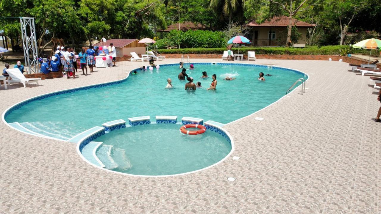 Charlestina Beach Resort Ampeni Екстериор снимка