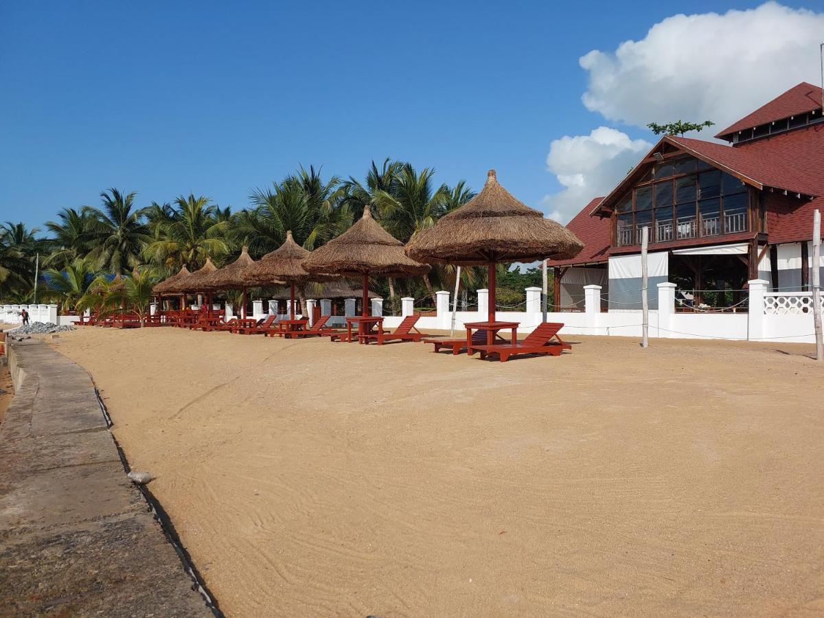 Charlestina Beach Resort Ampeni Екстериор снимка