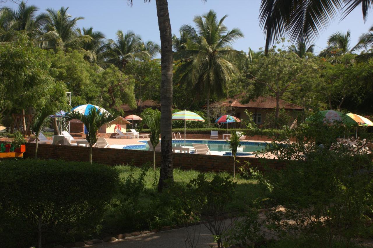 Charlestina Beach Resort Ampeni Екстериор снимка