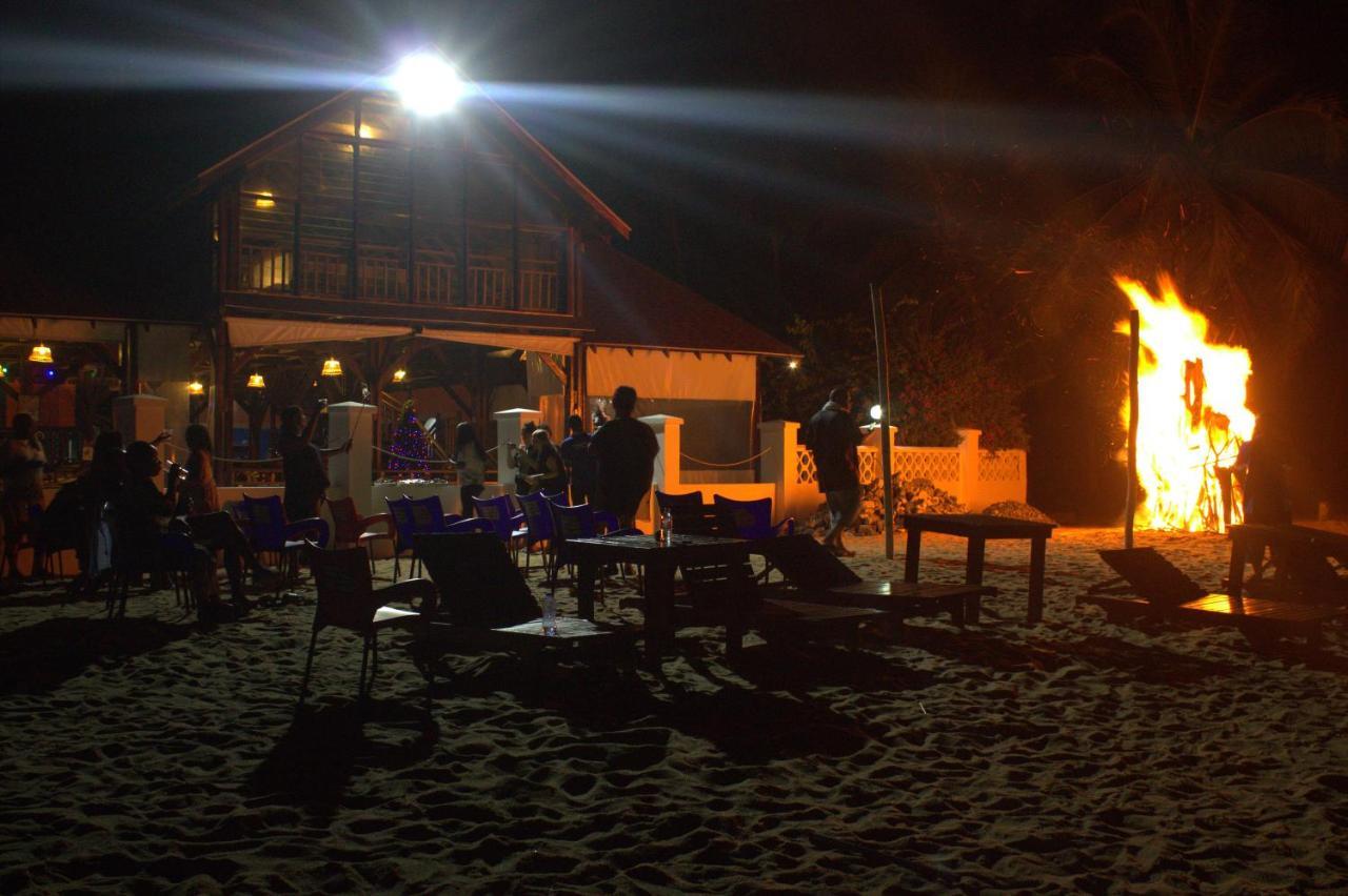 Charlestina Beach Resort Ampeni Екстериор снимка