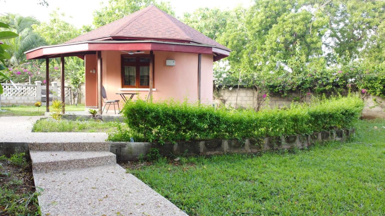 Charlestina Beach Resort Ampeni Екстериор снимка