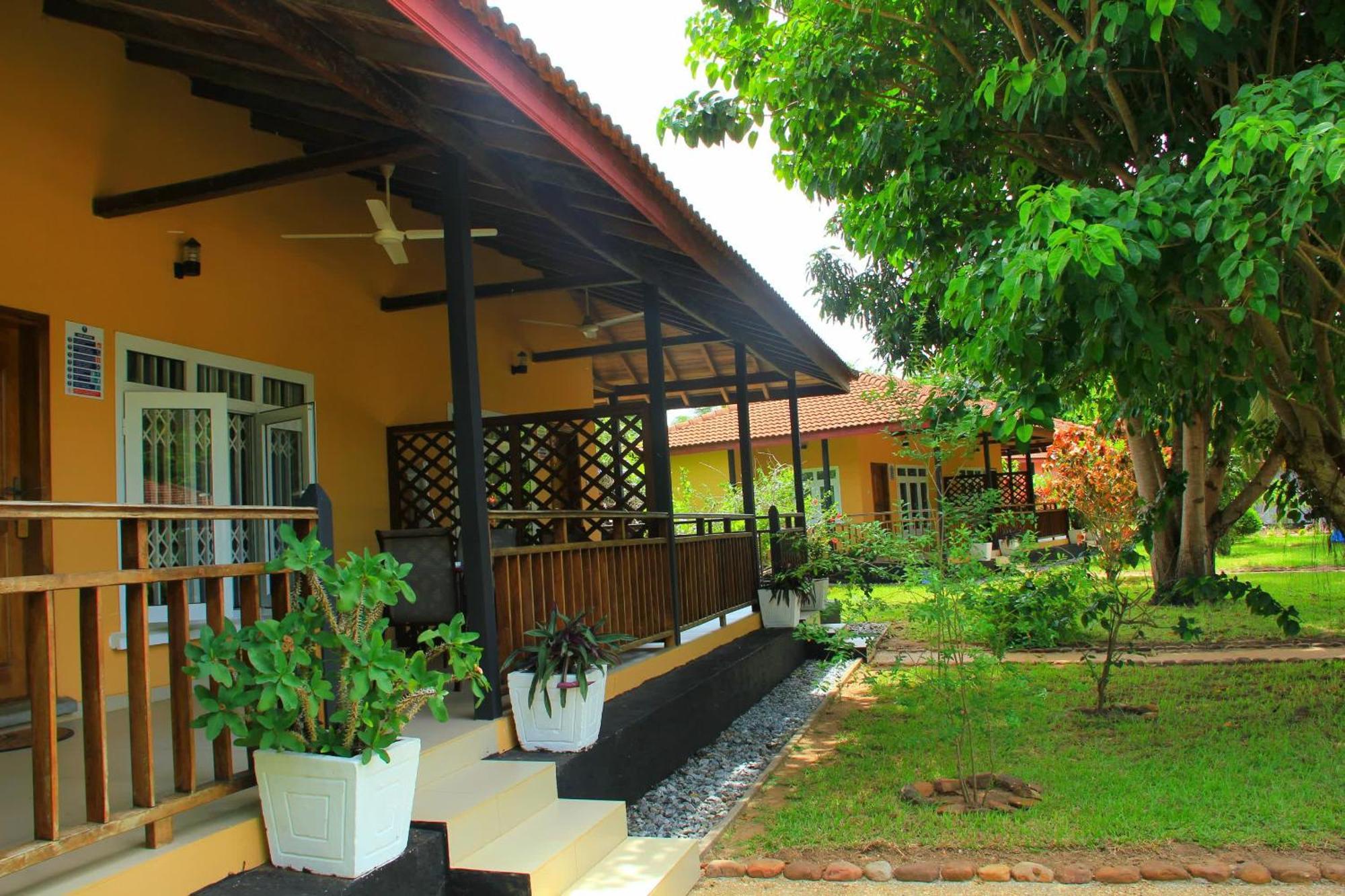 Charlestina Beach Resort Ampeni Екстериор снимка