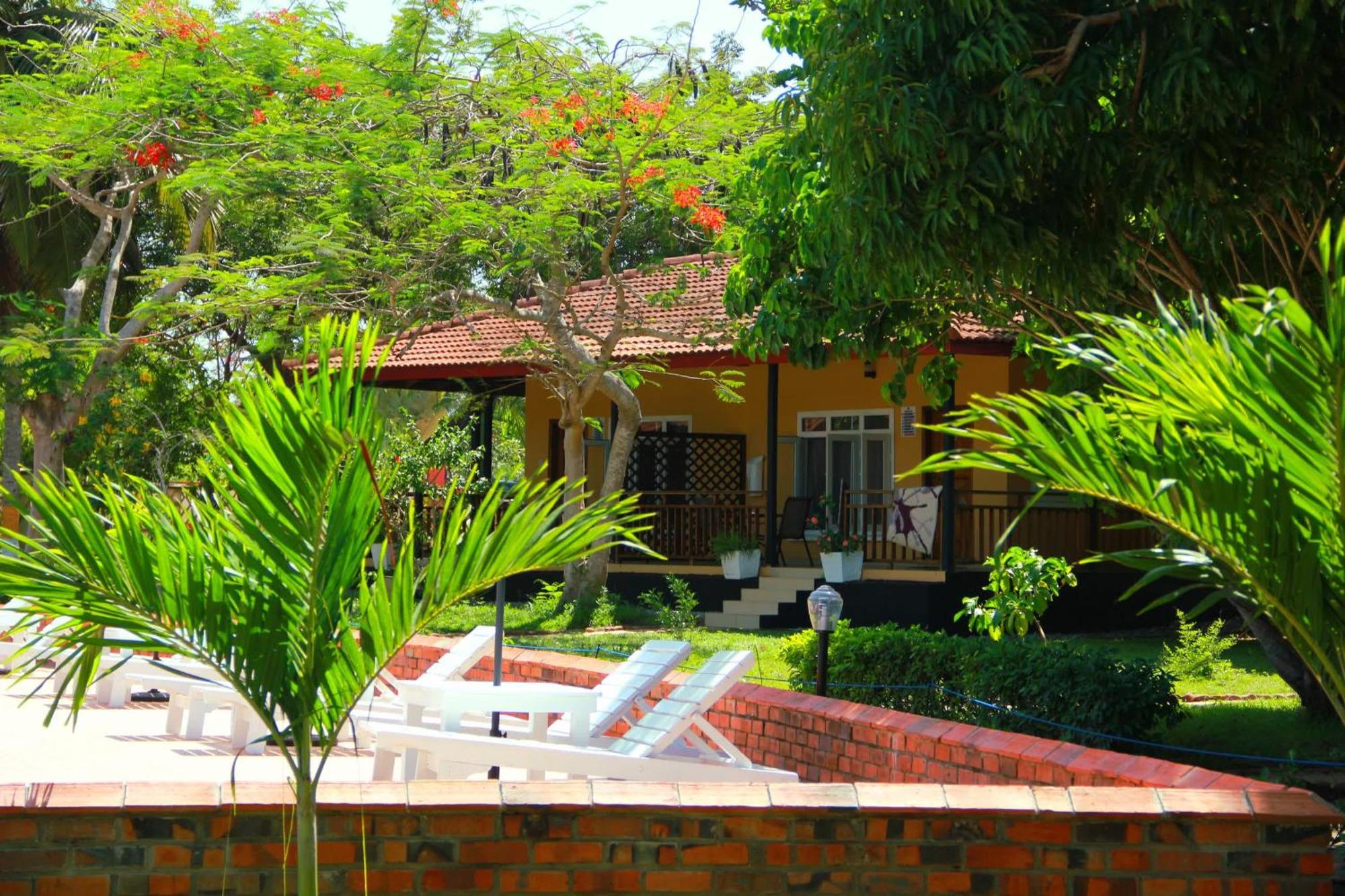 Charlestina Beach Resort Ampeni Екстериор снимка