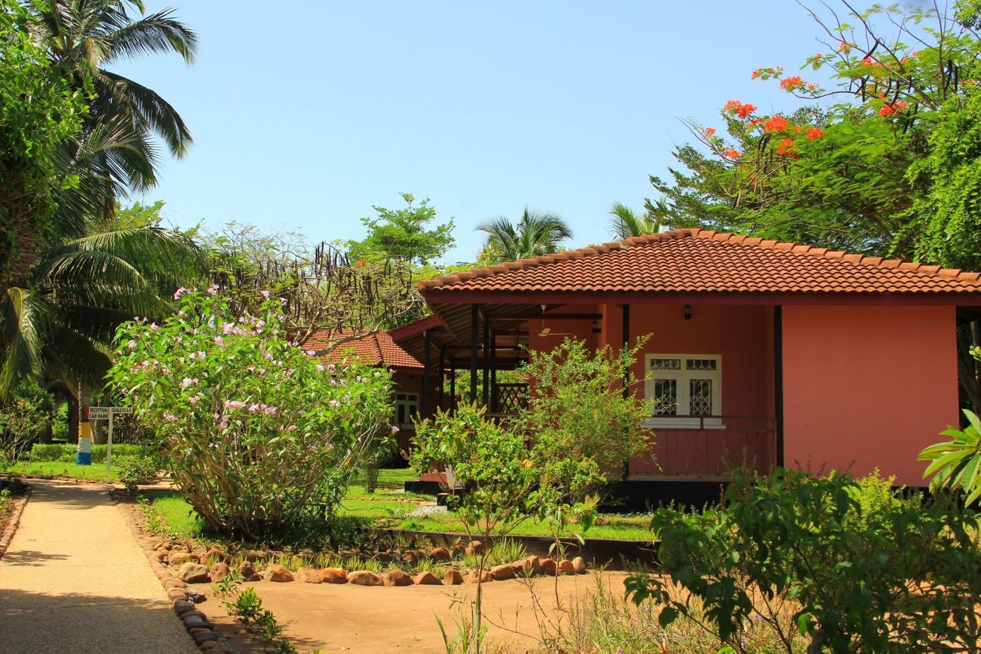 Charlestina Beach Resort Ampeni Екстериор снимка